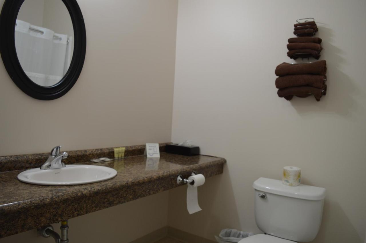 Auberge Macdonald Guest Inn Iroquois Falls Экстерьер фото