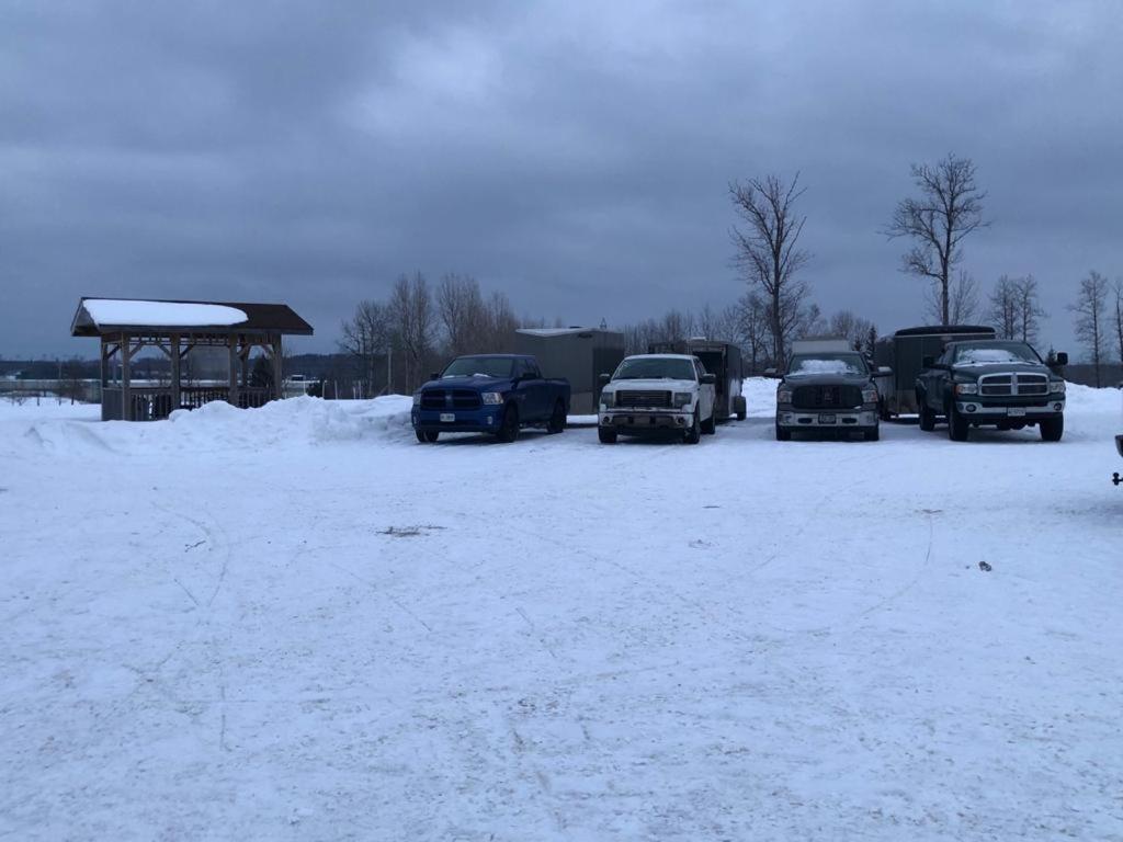 Auberge Macdonald Guest Inn Iroquois Falls Экстерьер фото