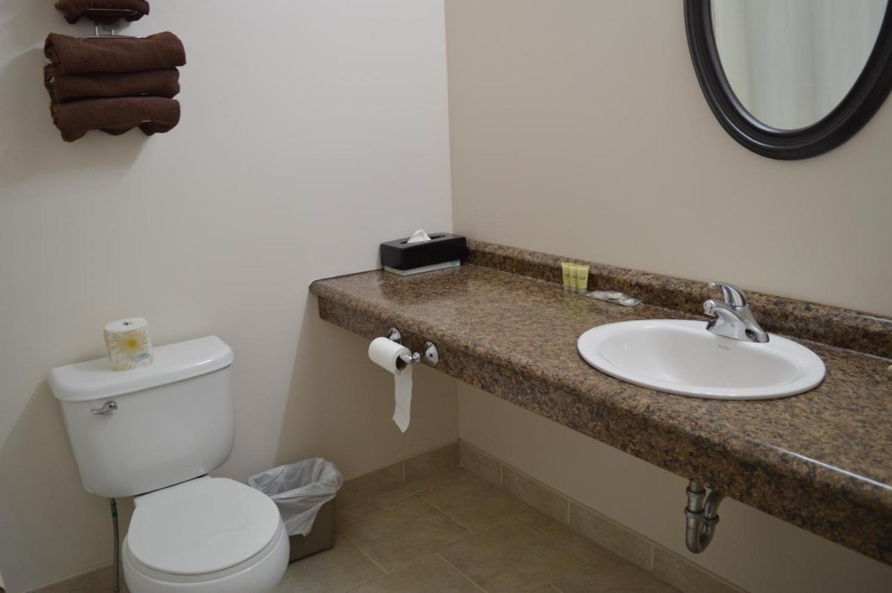 Auberge Macdonald Guest Inn Iroquois Falls Экстерьер фото