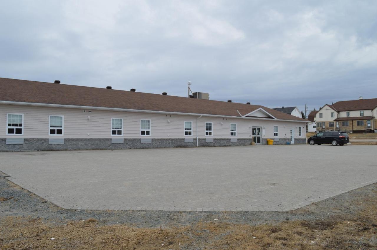 Auberge Macdonald Guest Inn Iroquois Falls Экстерьер фото
