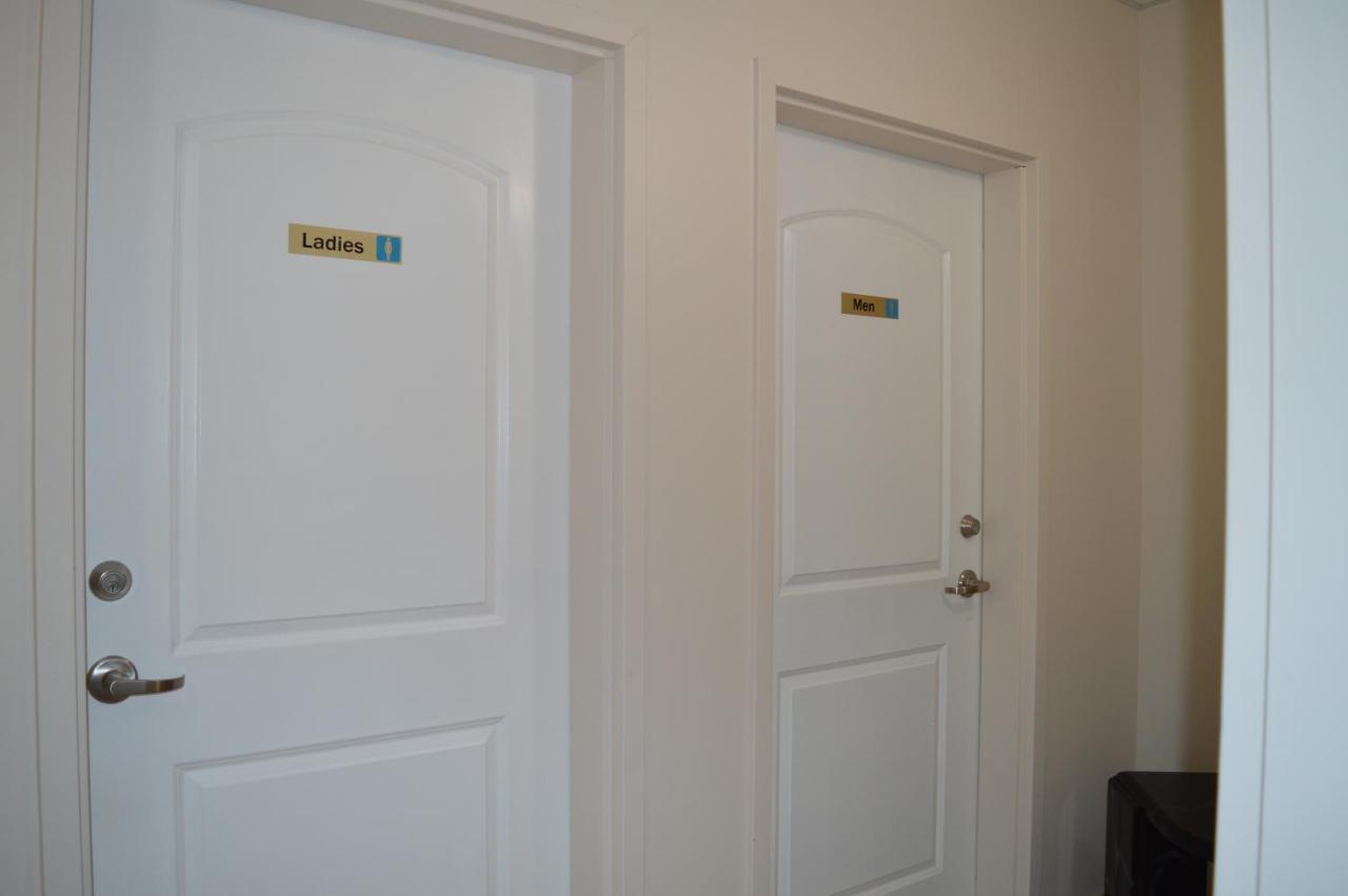 Auberge Macdonald Guest Inn Iroquois Falls Экстерьер фото