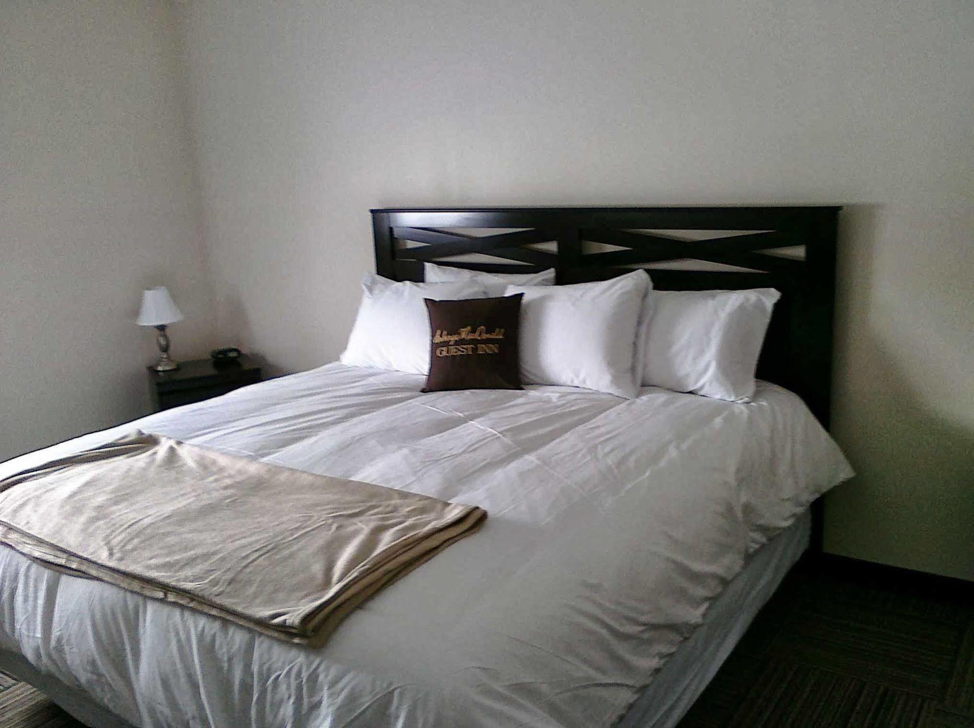 Auberge Macdonald Guest Inn Iroquois Falls Экстерьер фото