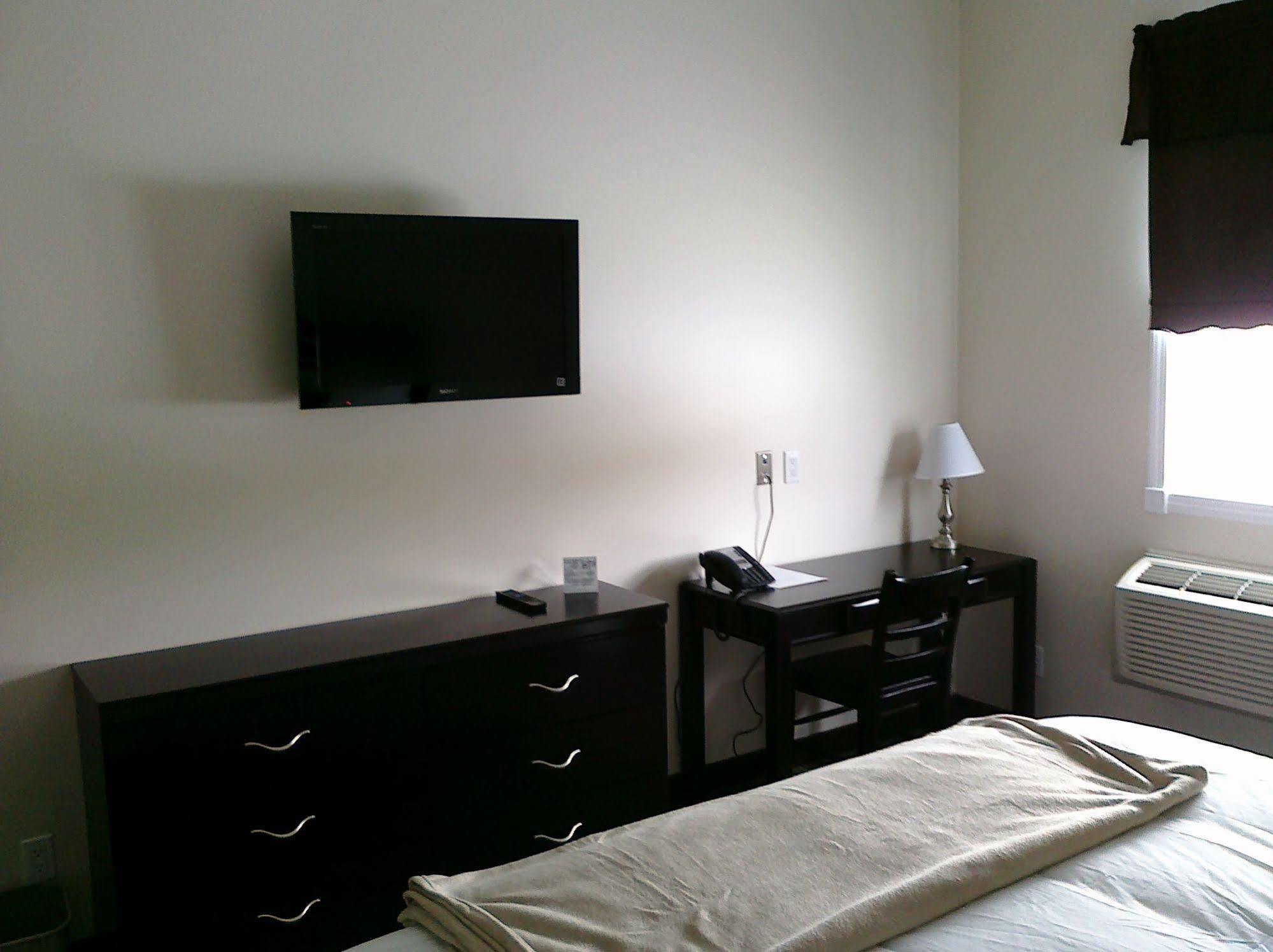 Auberge Macdonald Guest Inn Iroquois Falls Экстерьер фото